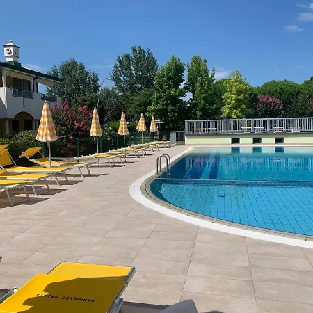 Appartamento Jody Bibione, Poolside With Garden